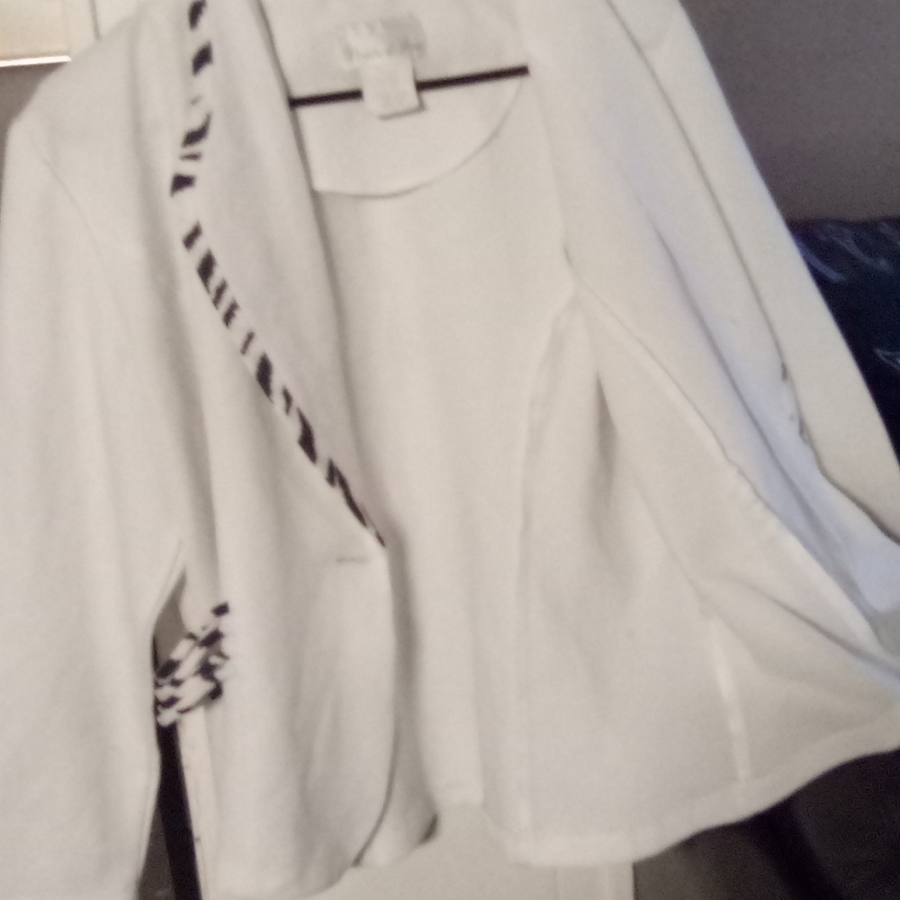 Blazer - Picture 3 of 4